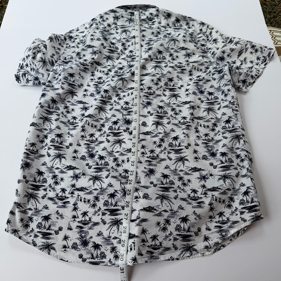 Men’s Banana Republic Short Sleeve Shirt Size Large Hawaiian Theme - Picture 6 of 6